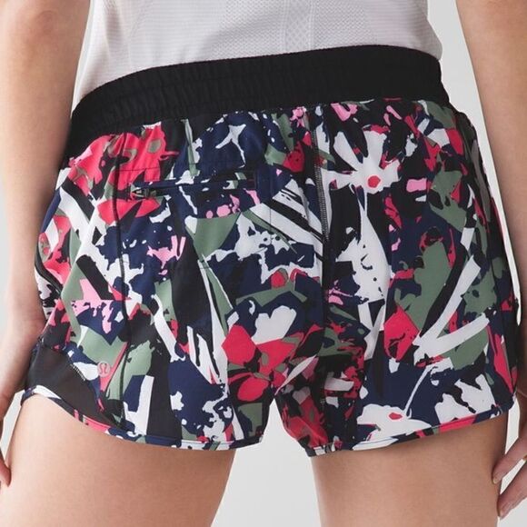 Lululemon Hotty Hot Short  - Picture 2 of 9